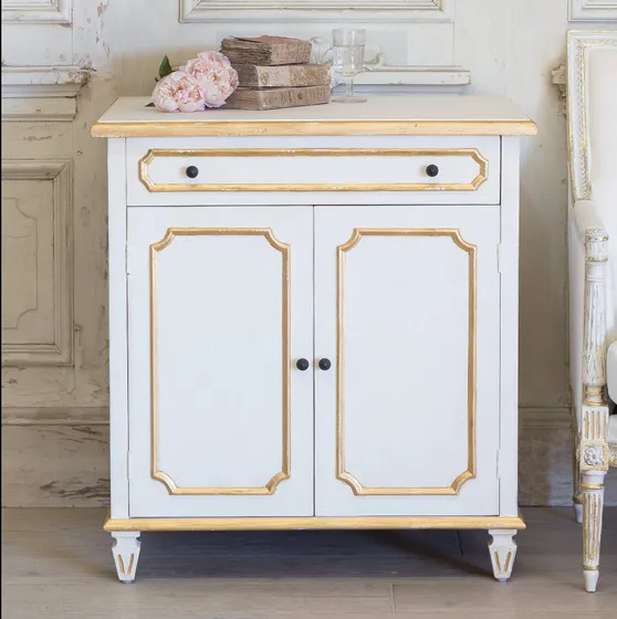 Eloquence royale cabinet gilt-highlight finish